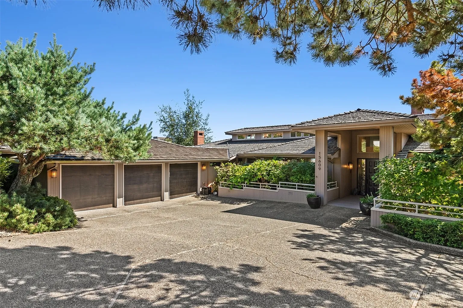 15609 SE 54th Street photo 1
