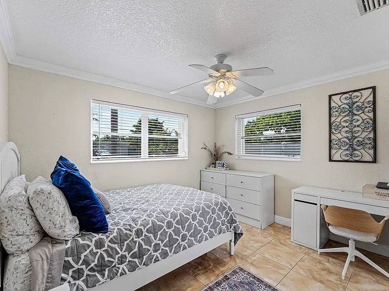 4481 SW 37th Ave — Photo 5