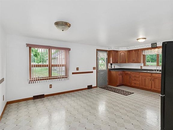 4th image of 681 Herman Rd