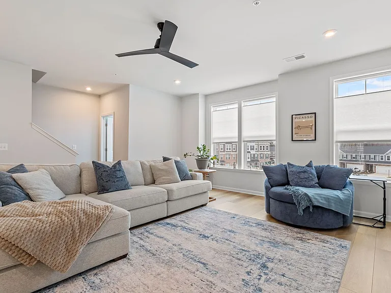 642 Brookwood Glen Ter #B — Photo 4