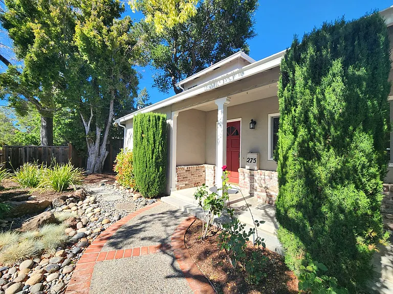 Charming 2 Bedroom, 2 Bathroom Home in Redwood City — Photo 6