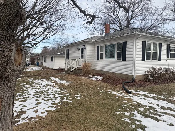 515 Grant St, Chenoa, IL 61726