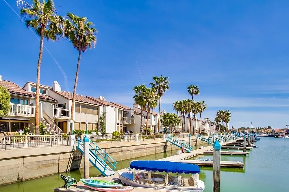 3 Bedroom Condo on the Bay! — Photo 2