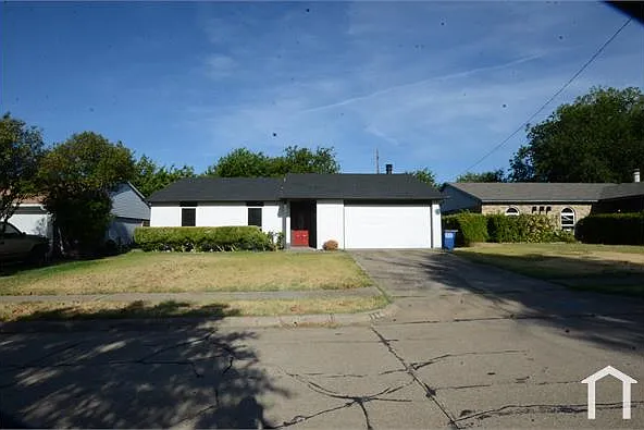 114 W Way Dr
