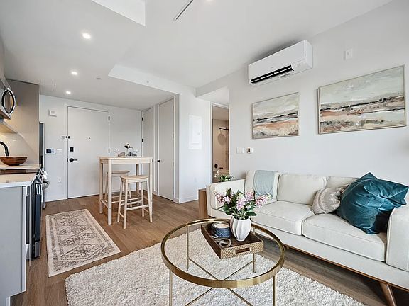 5th image of 16 West St #812