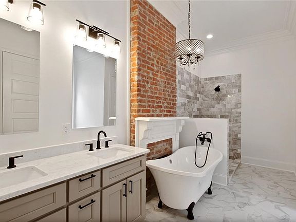 4th image of 748 Delachaise St