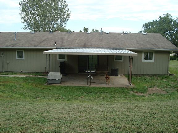 Large 15'x15' covered patio