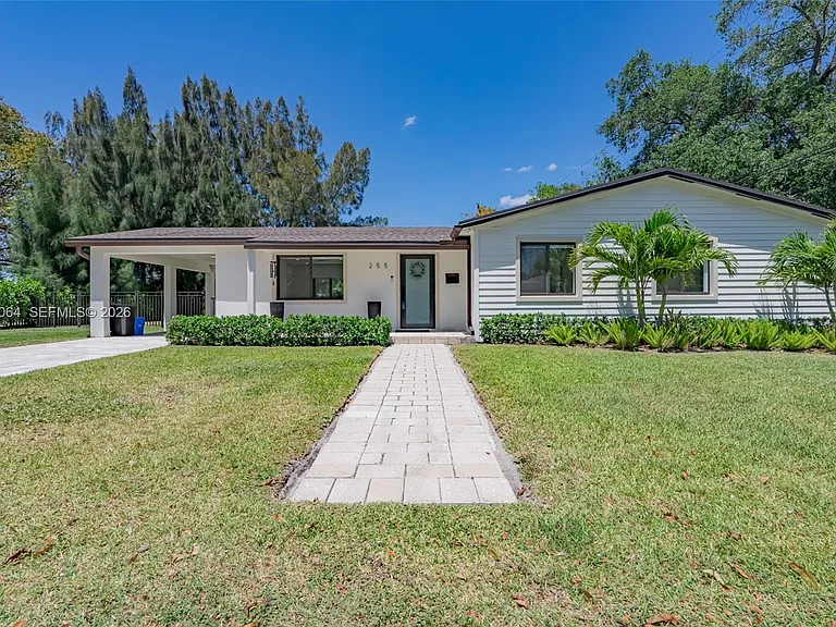 255 Grant Dr — Photo 1