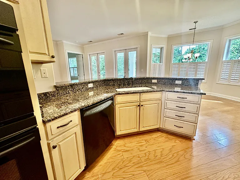 87 Glencairn Ave — Photo 12