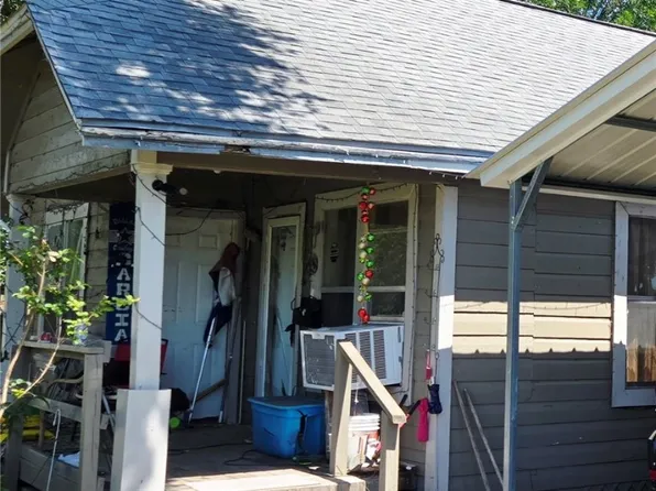 738 W 1st St, Alice, TX 78332