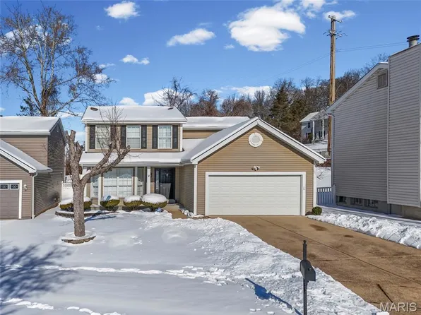 2517 Hidden Meadow Ln, Ballwin, MO 63021