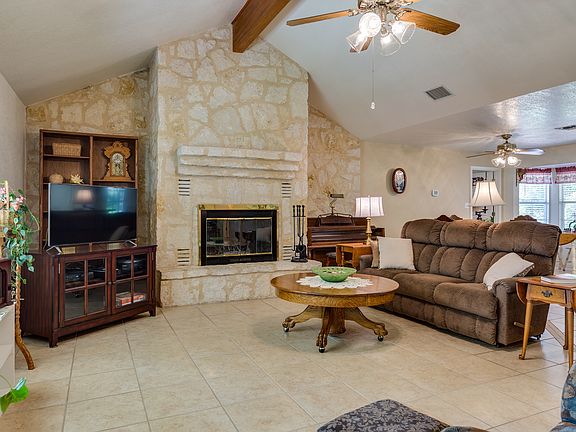 5th image of 104 Tiffany Dr