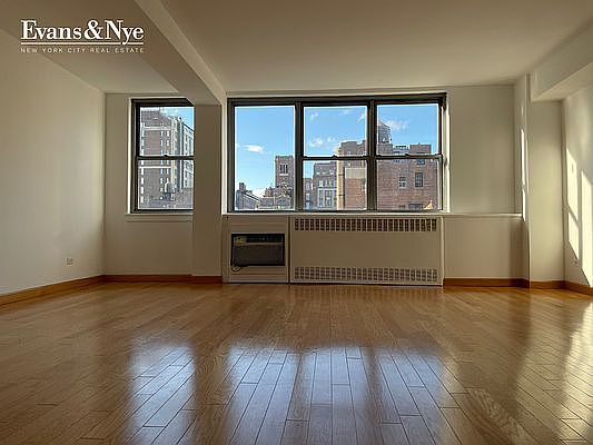 4th image of 32 Gramercy Park S APT 13C