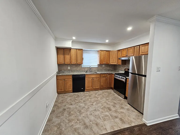 1612 Benson St #2 — Photo 14