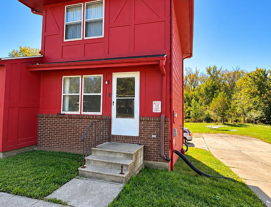 715 E McKinley Ave