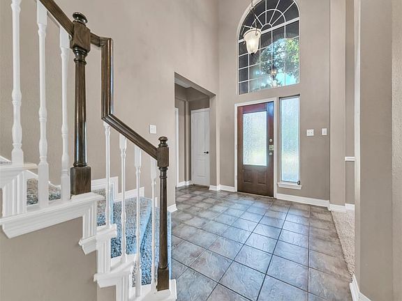 4th image of 22618 Sierra Lake Ct