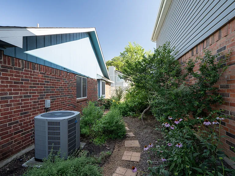 1425 Thistlewood Ln — Photo 26