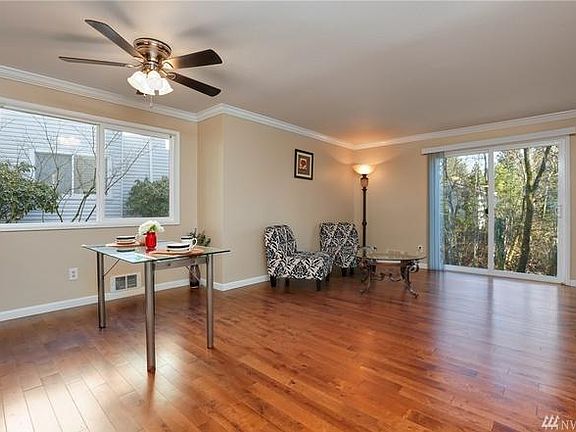 Dining room/living room.