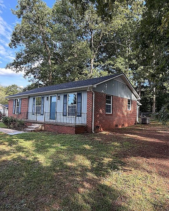 1st image of 102 Crestview Ln