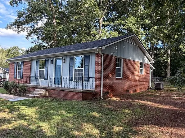 102 Crestview Ln, Morganton, NC 28655