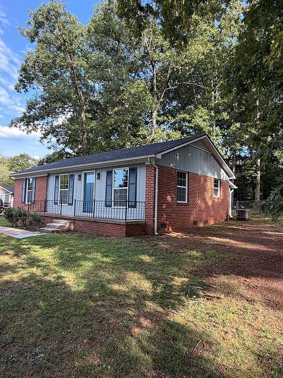 102 Crestview Ln - Property Image