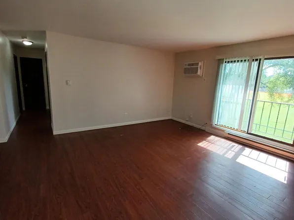 3701 James St APT 2B, McHenry, IL 60050