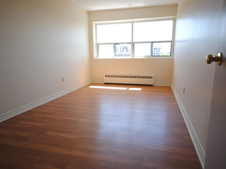 360 Frank St — Photo 14
