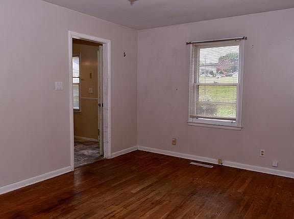 3rd image of 3202 Mark Twain Dr