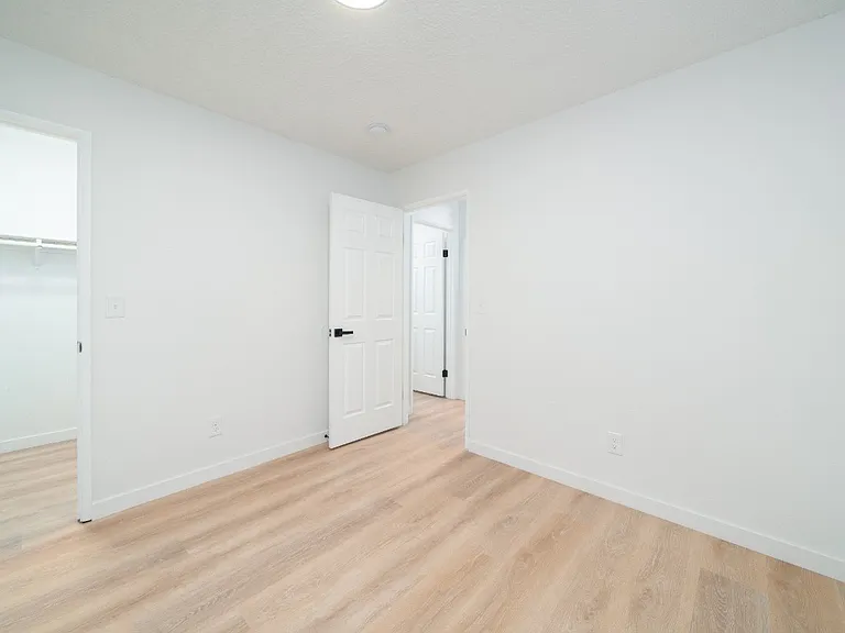 3141 SE Stott Cir — Photo 10