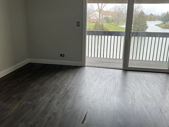 4th image of 19707 Crescent Ave
