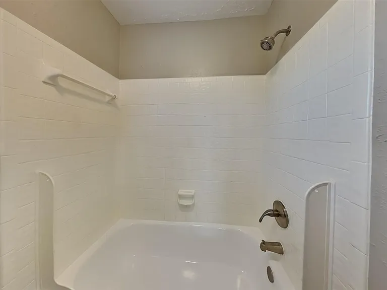 8022 Pine Falls Dr — Photo 13