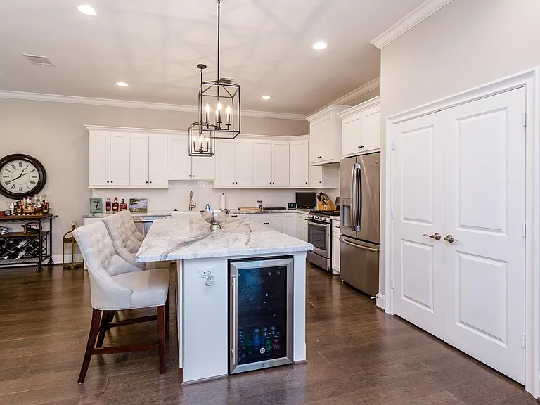 2413 Detering St — Photo 13