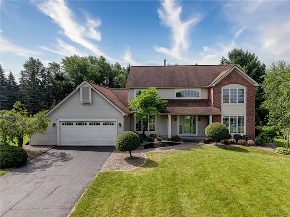 11 Silver Fox Dr, Fairport, NY 14450