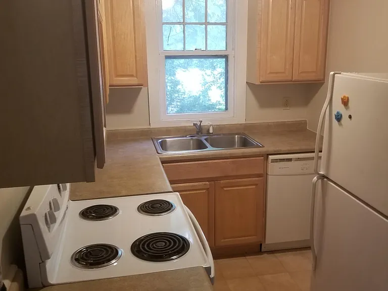 208 Elm St #3 — Photo 3