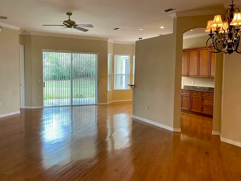 538 Newhall Ln — Photo 7