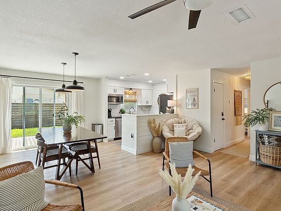 3rd image of 2018 Arden Dr