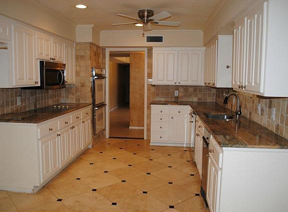 3rd image of 523 Valley Trail Dr