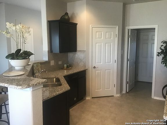 3rd image of 1403 Crow Ct