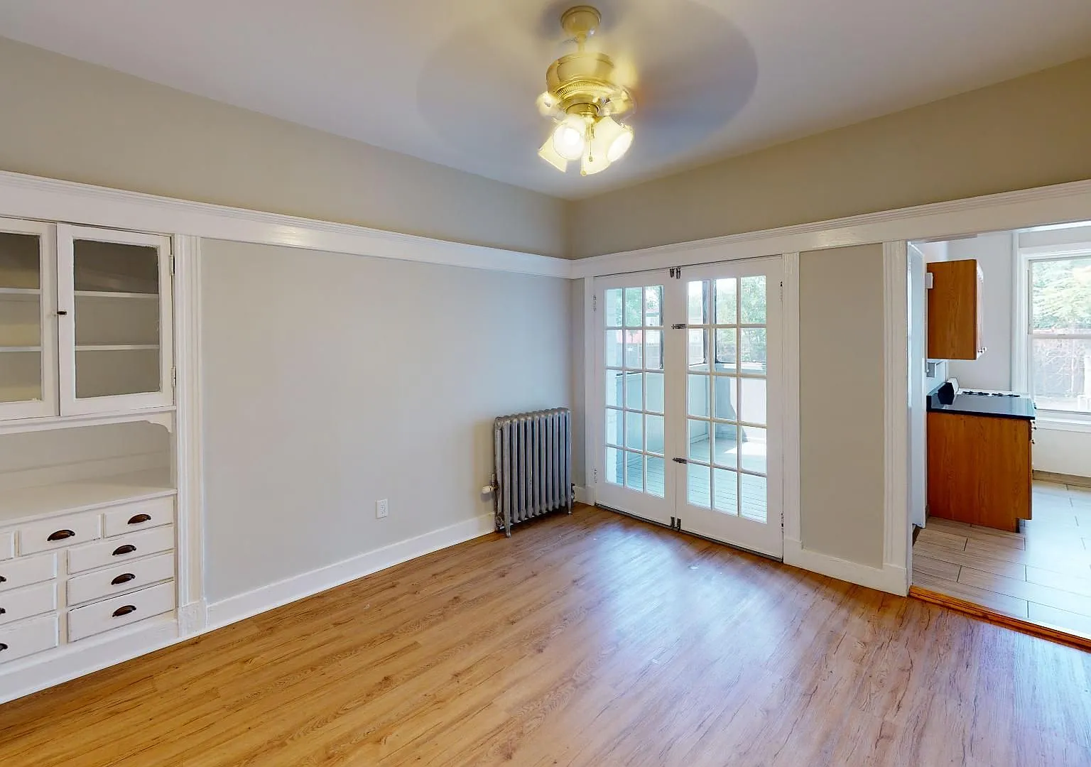 Spacious three bedroom — Photo 1