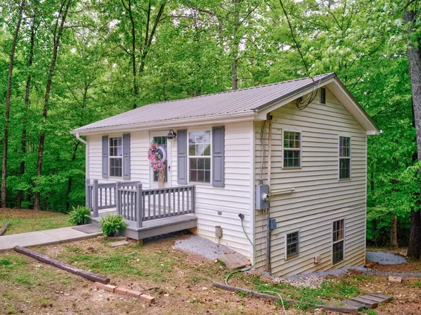 84 Wellington Dr, Clarksville, VA 23927