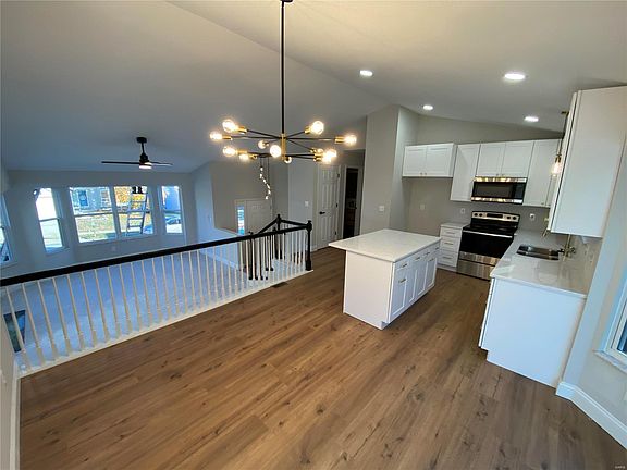 3rd image of 452 Seton Hall Ct