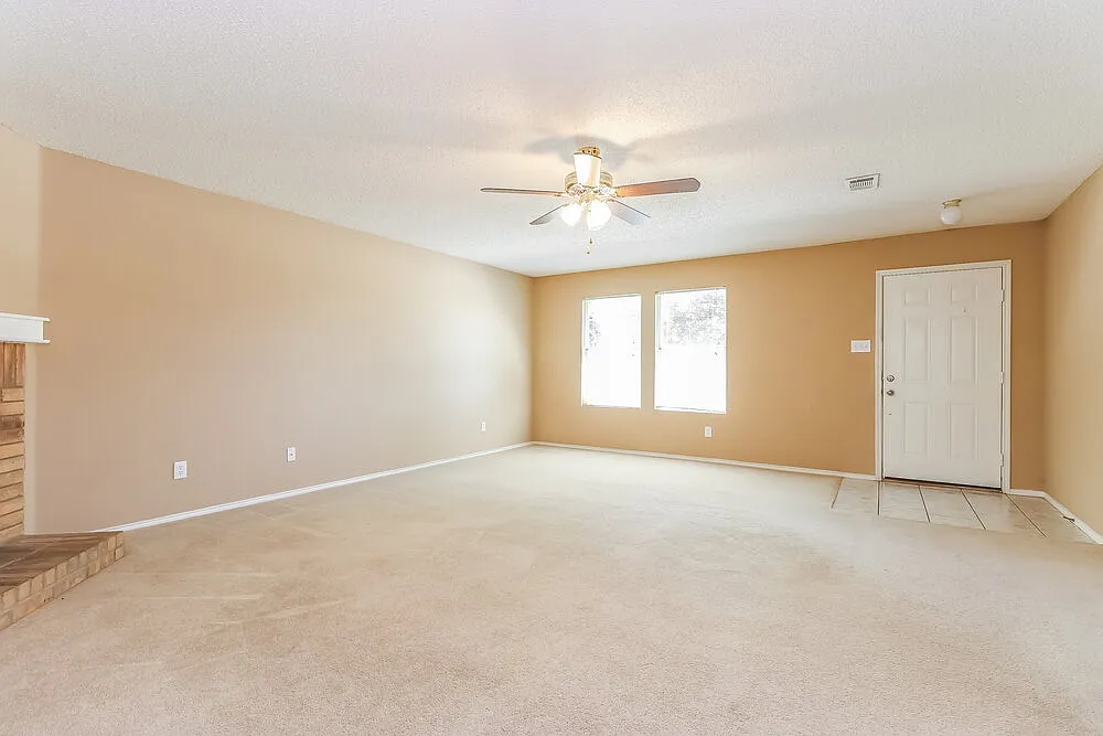 3 bed, 2.0 bath, 1859 sqft, $1,925 — Photo 2