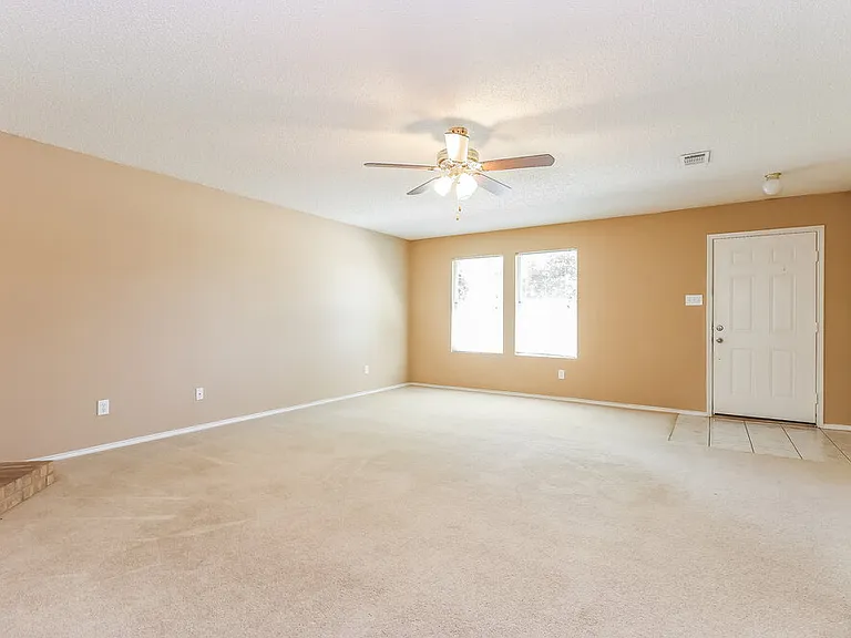 548 Magdalen Ave — Photo 2