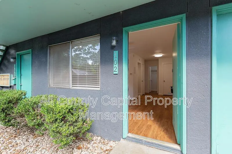 Studio, 1.0 bath, 408 sqft, $800 — Photo 3