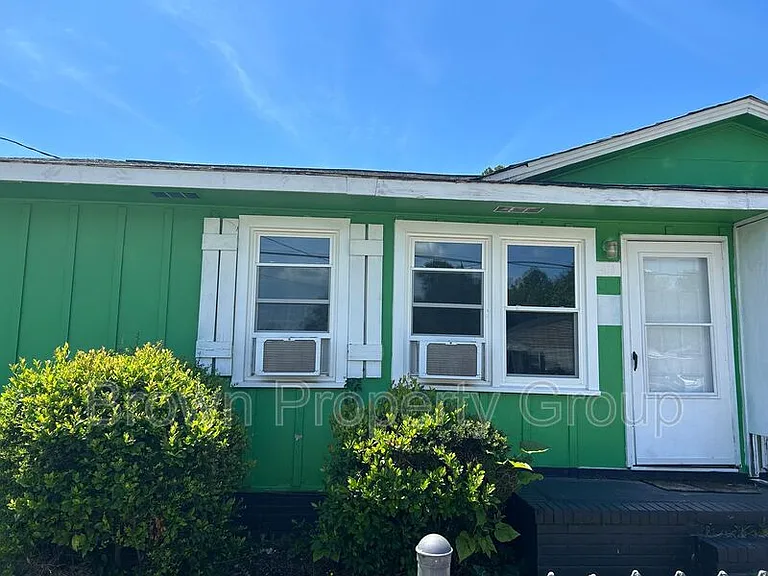 418 Lake Ave — Photo 1