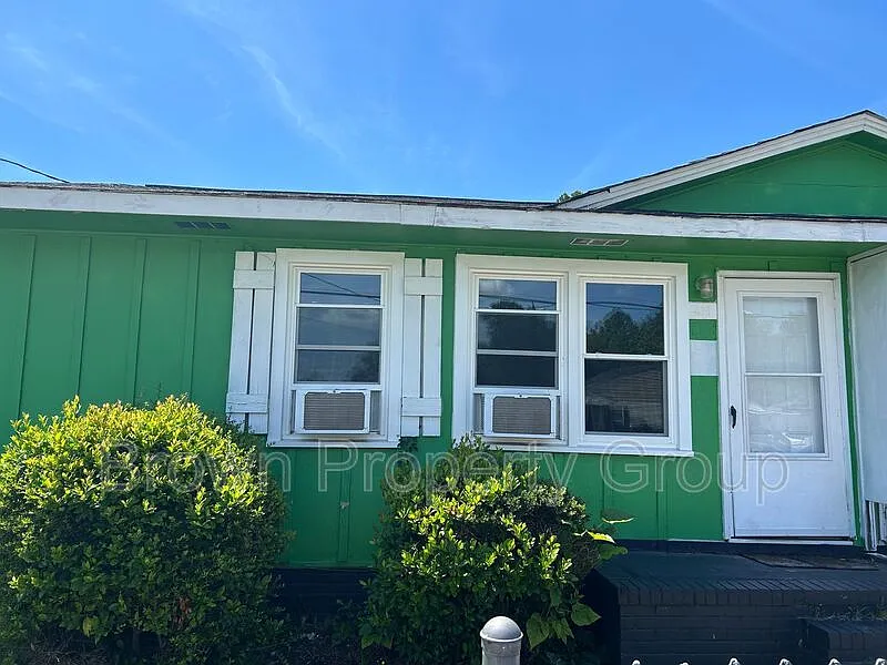 418 Lake Ave