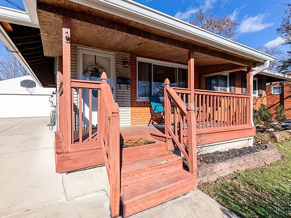 3rd image of 10495 Wintergreen Ct