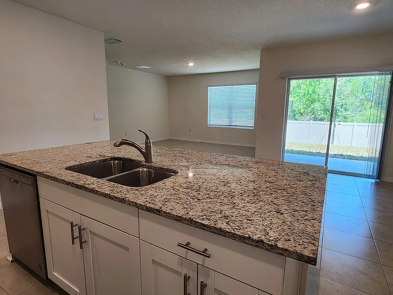 59 Melogold Dr — Photo 11