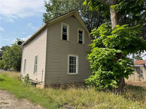 314 E 26th St, Lorain, OH 44055