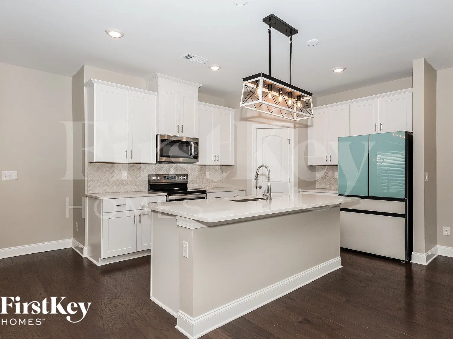 5 bed, 3.0 bath, 2433 sqft, $2,600 — Photo 4